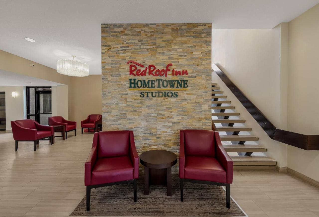 Hometowne Studios By Red Roof Painted Post Екстериор снимка